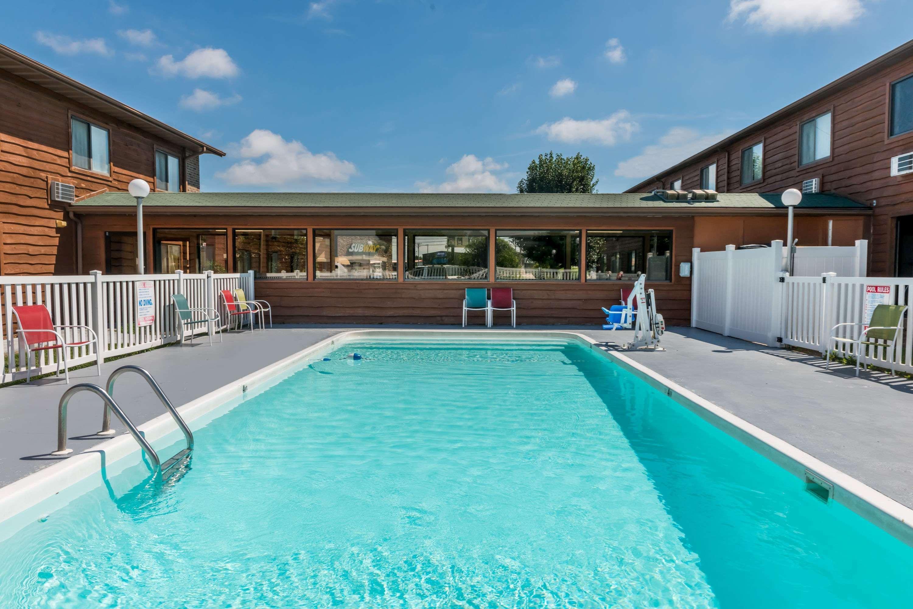 Super 8 By Wyndham Lebanon Hotell Exteriör bild