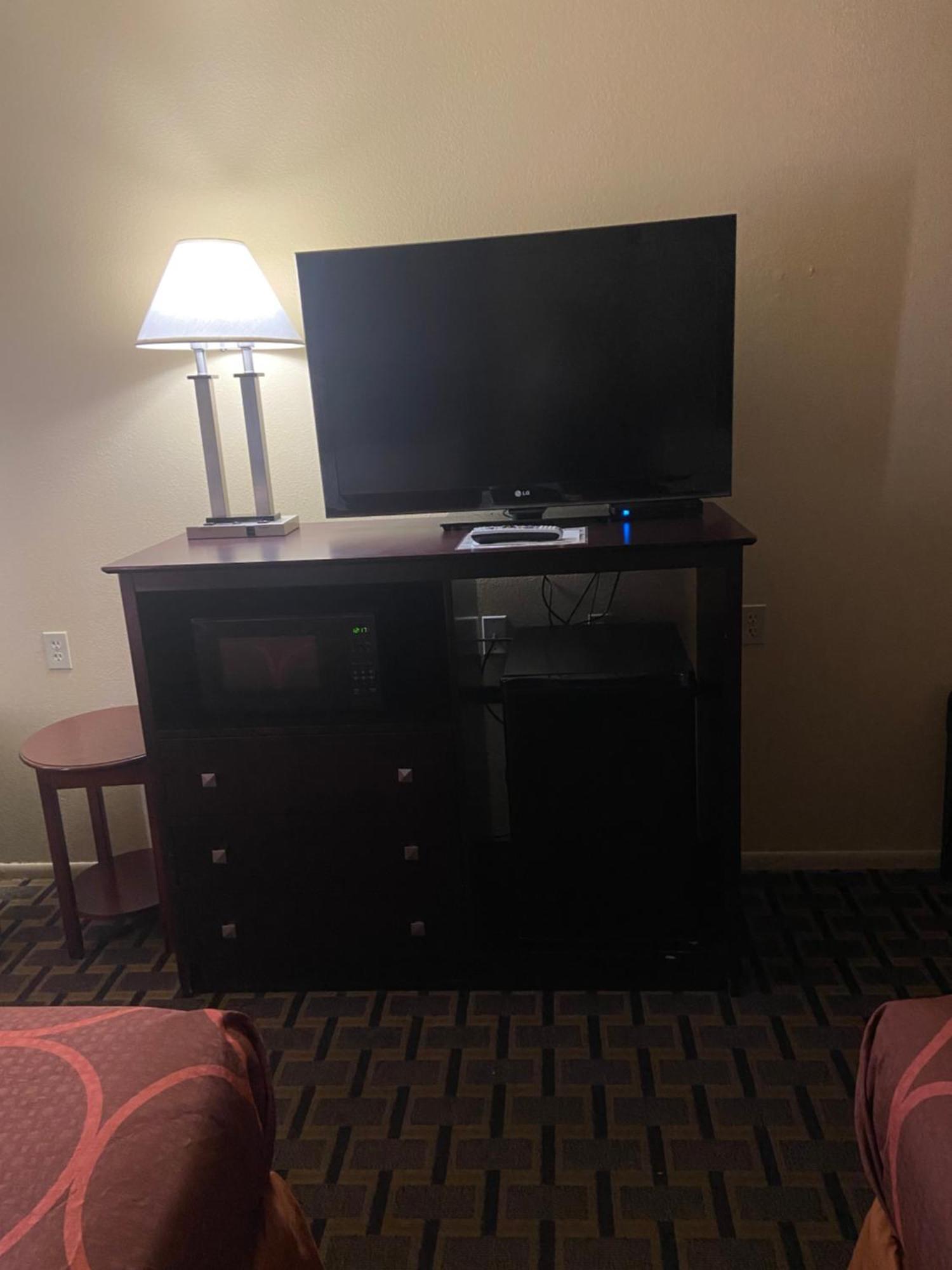Super 8 By Wyndham Lebanon Hotell Exteriör bild